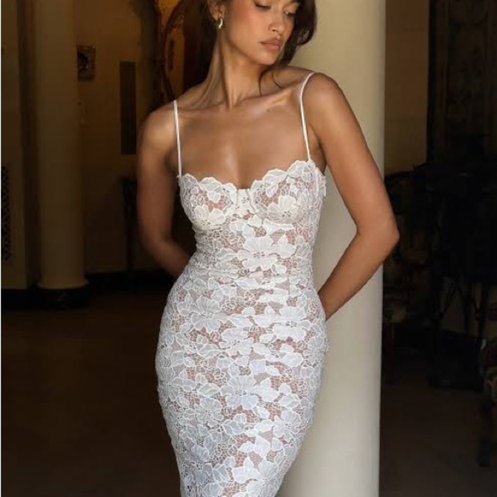 House of CB White Floral Embroidered Maxi Dress - Vente